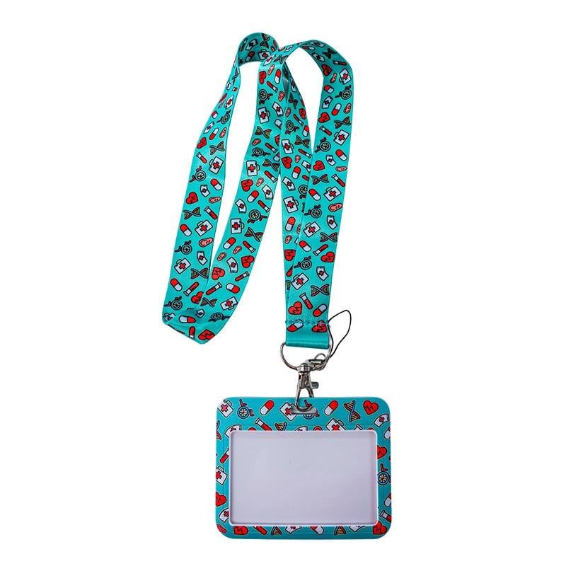 Porta carnet con lanyard modelo corazones y pildoras azul, vista frontal, con borde rectangular de color azul con ilustraciones de corazones y pildoras; en el centro área transparente para el carnet y en la parte superior gancho metálico con correa azul c. Haga clic para ampliar la imagen