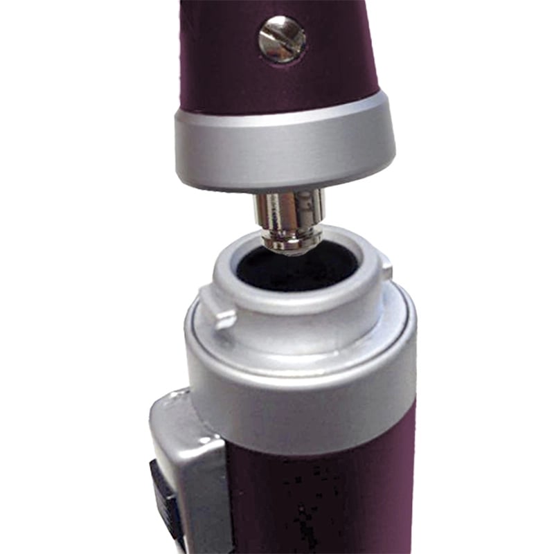 Kit de órganos y sentidos con fibra óptica gmd 2 bases 2 cabezales, de color purpura. Sistema de ensamble entre el cabezal y el mango del instrumento GMD, mostrando la unión mediante un conector metálico plateado tipo rosca o encaje, el anillo de acople p. Haga clic para ampliar la imagen