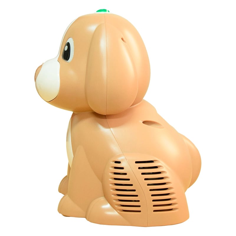 Compresor nebulizador nube 1000 figura perro, vista lateral izquierda, en colores café y blanco, con cuerpo redondeado, ojo negro y oreja caída. En la parte superior botón de encendido/apagado verde. En la parte lateral inferior y posterior rejillas de ve. Haga clic para ampliar la imagen