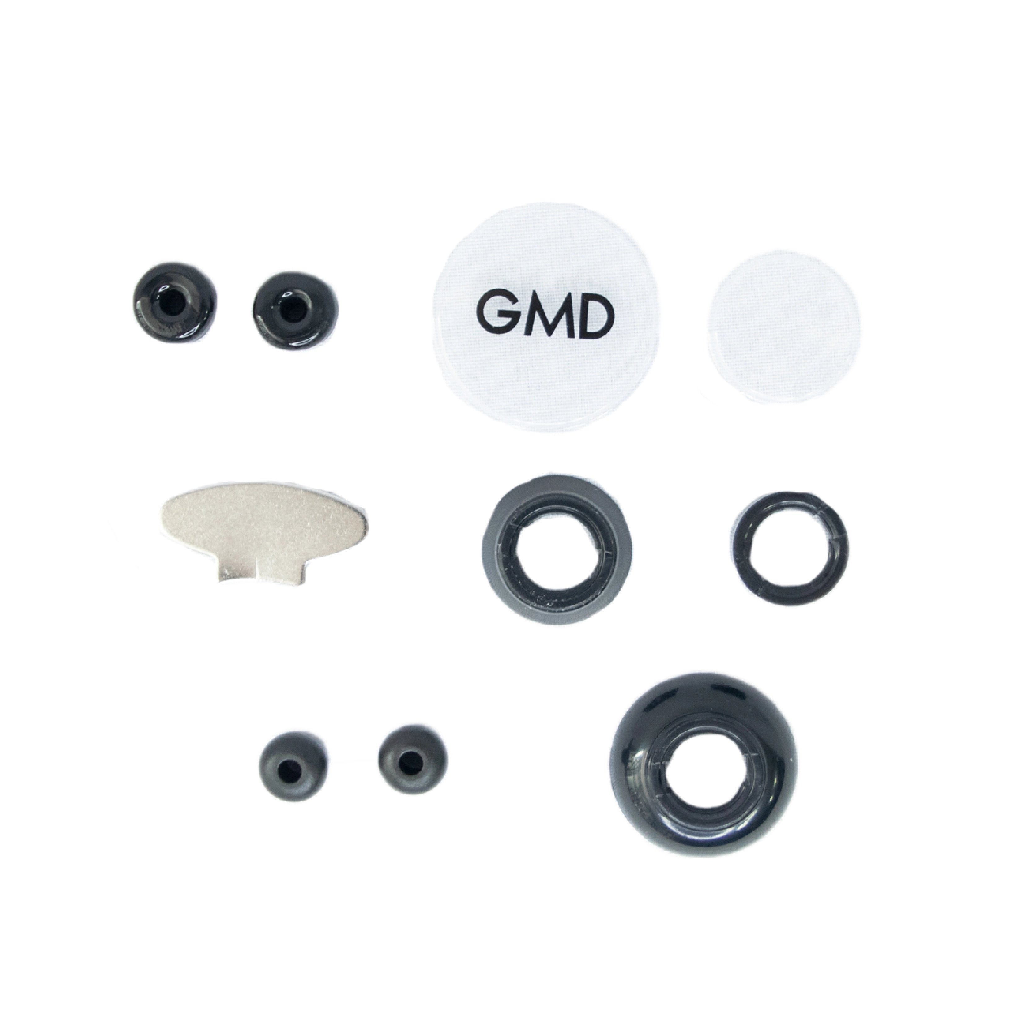 Accesorios para Kit Rappaport, sobre fondo blanco. En la parte superior dos olivas negras grandes, una membrana blanca con logo GMD en color negro y una membrana de repuesto sin logo. En el centro, una llave metálica plateada y dos anillos de sello grises. Haga clic para ampliar la imagen