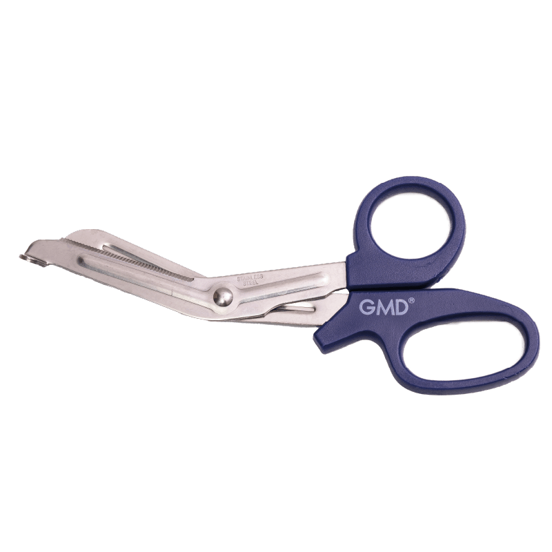 Tijeras basic color azul de 5 1/2, con mangos ergonómicos azules y hojas de acero inoxidable; presentan filo combinado (una hoja lisa y otra dentada), punta roma y zona dentada con apoyo lateral; se muestran en posición cerrada.. Haga clic para ampliar la imagen