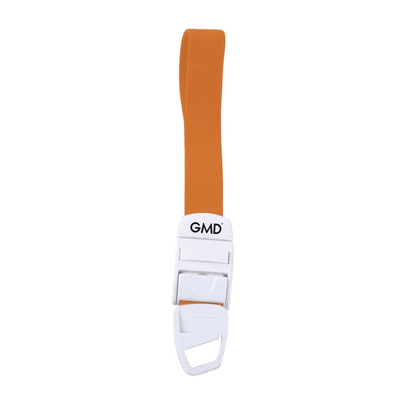Torniquete gmd color naranja, fabricado en material elástico tipo látex y poliéster; cuenta con un sistema de broche de seguridad y liberación rápida de color blanco, elaborado en material plástico.. Haga clic para ampliar la imagen