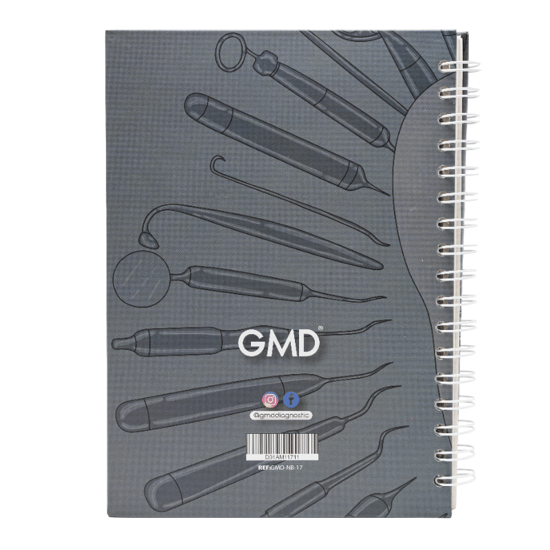 Cuaderno argollado gmd diente, vista posterior, con pasta dura en tono gris oscuro y fondo de instrumentos dentales en semicírculo rodeando parcialmente una muela; incluye redes sociales, código de barras y argollas blancas al lado derecho.. Haga clic para ampliar la imagen