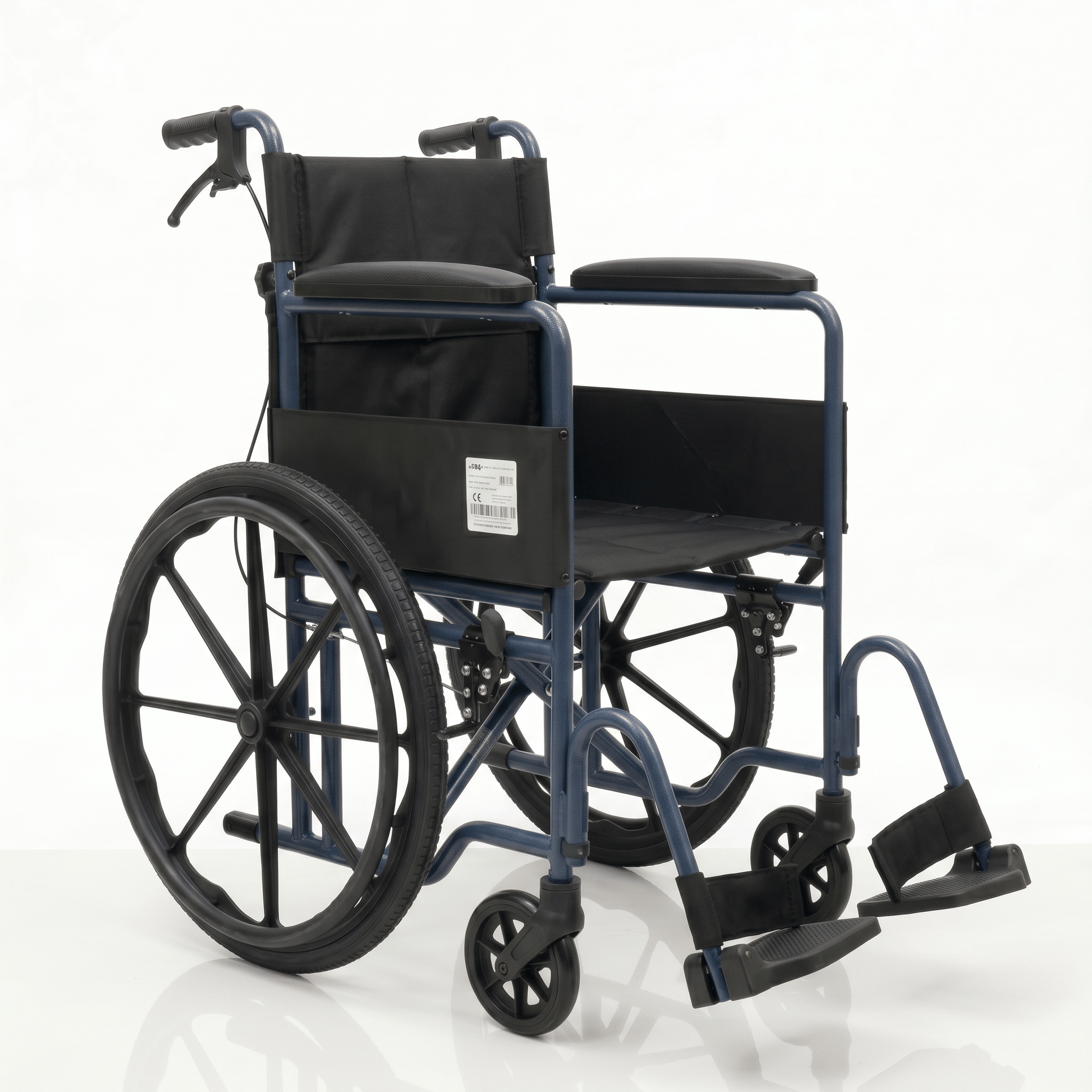 Silla de Ruedas estándar con doble freno. Haga clic para ampliar la imagen