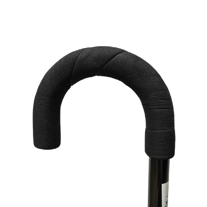 Baston tipo paraguas color negro con estructura metálica, en el extremo superior empuñadura de espuma negra y debajo etiqueta blanca con información impresa en negro. Haga clic para ampliar la imagen