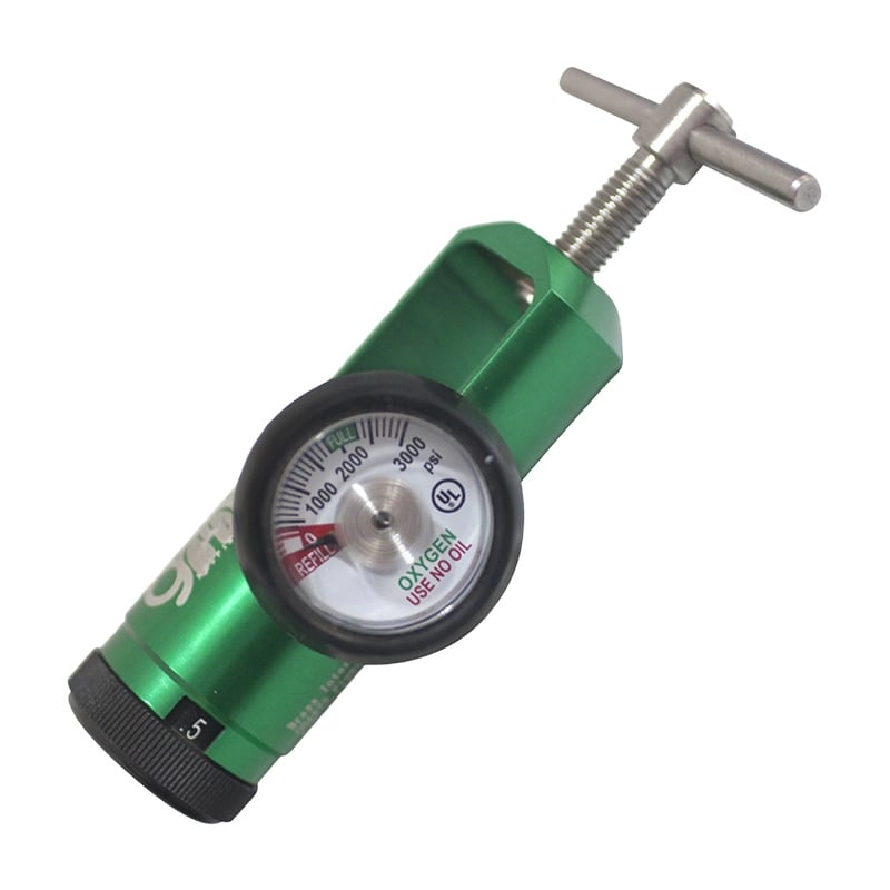 Regulador para válvulas gmr870, vista lateral, cuerpo cilíndrico en aluminio verde con logo GMD en blanco, llave en T superior y protector de goma negro en la base. En la parte inferior se observa el número 5. En el extremo derecho, manómetro con fondo bl. Haga clic para ampliar la imagen