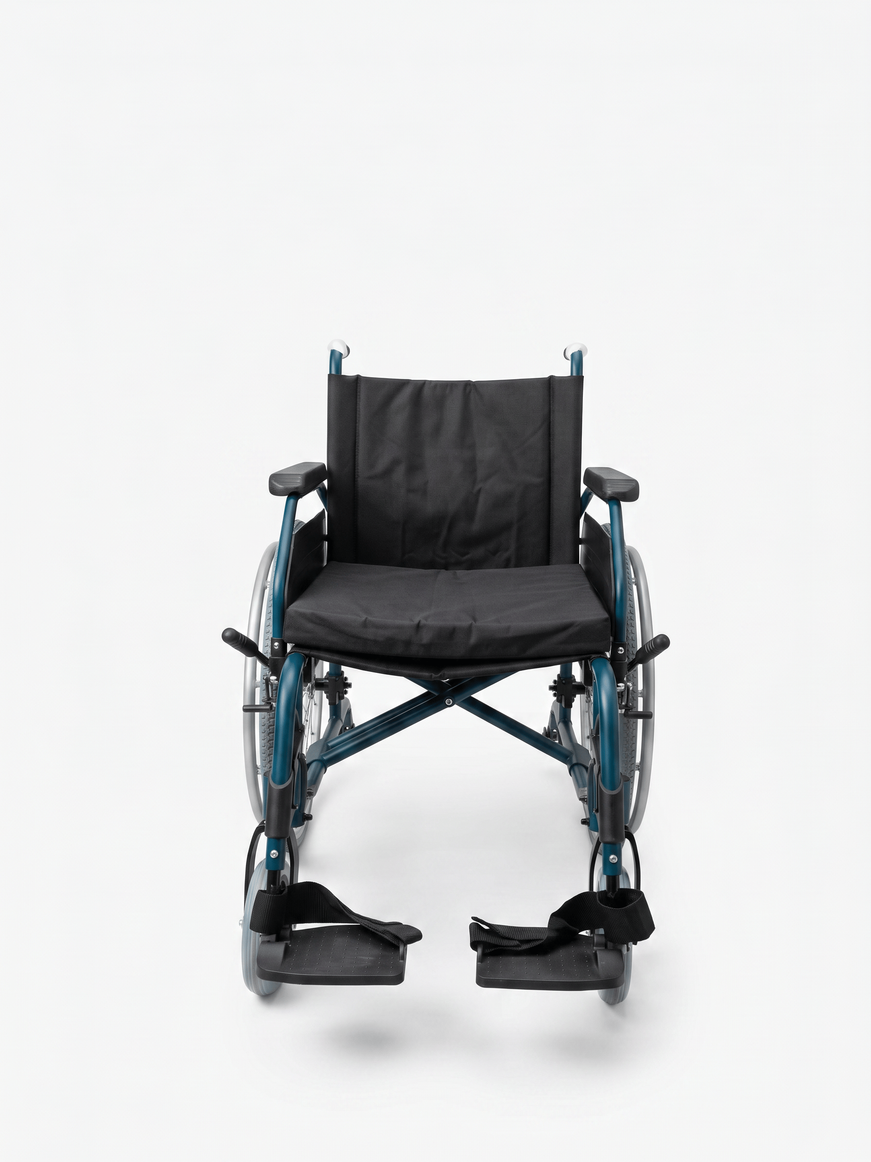 Silla ruedas estándar plus KP9071-16L frontal. Haga clic para ampliar la imagen