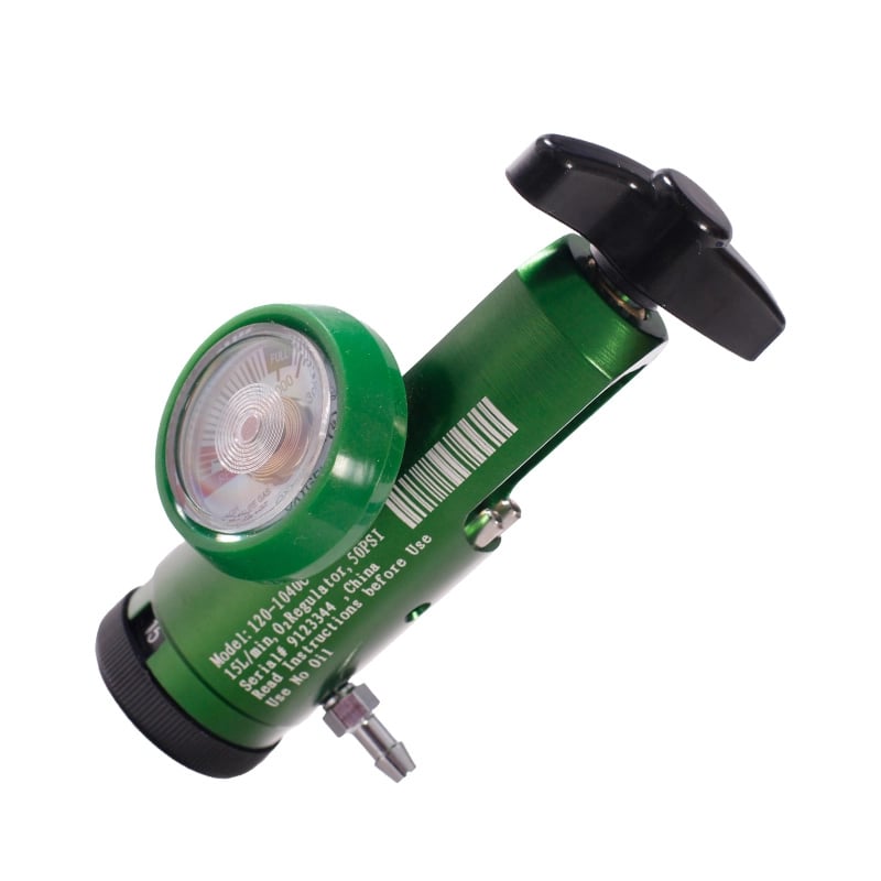 Kit 2 con cilindro de 416 l, regulador de oxígeno metálico verde, con estructura cilíndrica y manómetro circular transparente en el centro para medir la presión, en el cuerpo  información impresa en color blanco. En la parte superior perilla negra en form. Haga clic para ampliar la imagen