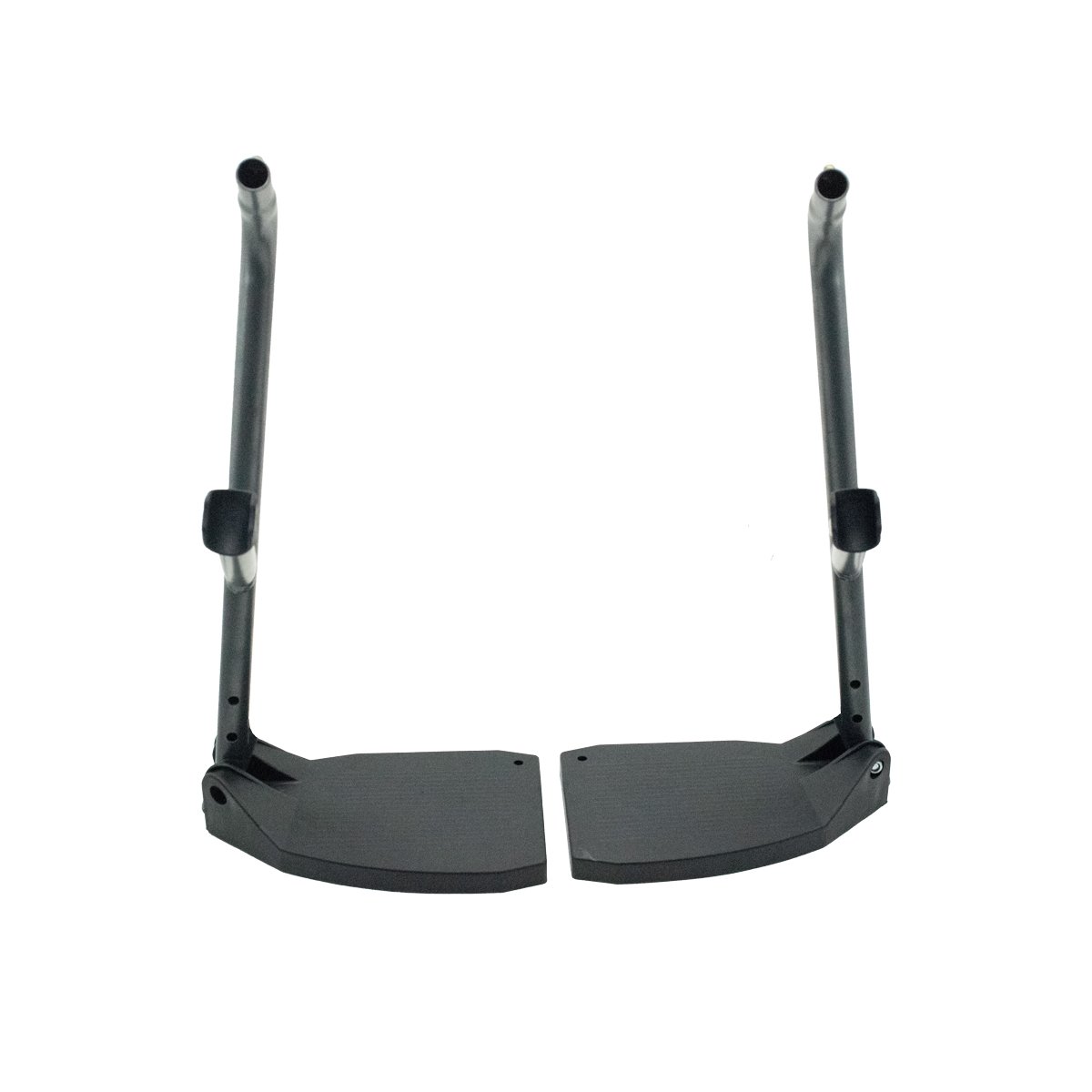 Reposapiés para silla de ruedas de transporte de acero KBO1432RF-MP23, con estructura metálica gris. En el extremo superior presenta tubo para unión a la silla y, en la parte inferior, apertura para encaje, reposapiés abiertos negros unidos mediante torni
