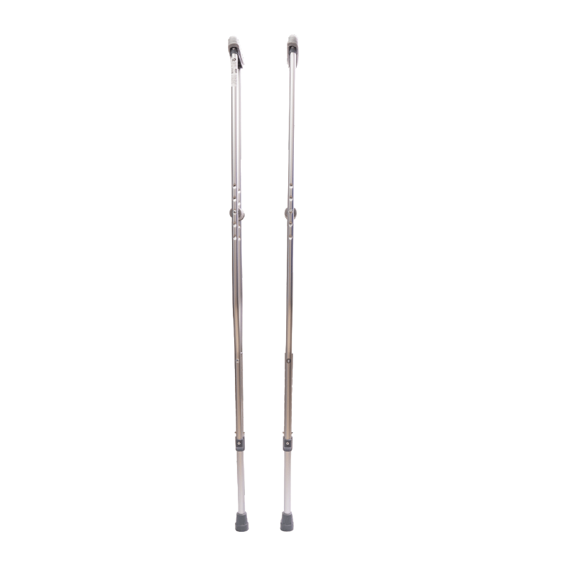 Muleta convencional en aluminio talla l: 177 cm - 197 cm, vista lateral, de color plateado con detalles grises. En el extremo superior cuenta con axilar acolchado de color gris con protector blanco. Presenta pequeños orificios en la parte central y manila. Haga clic para ampliar la imagen
