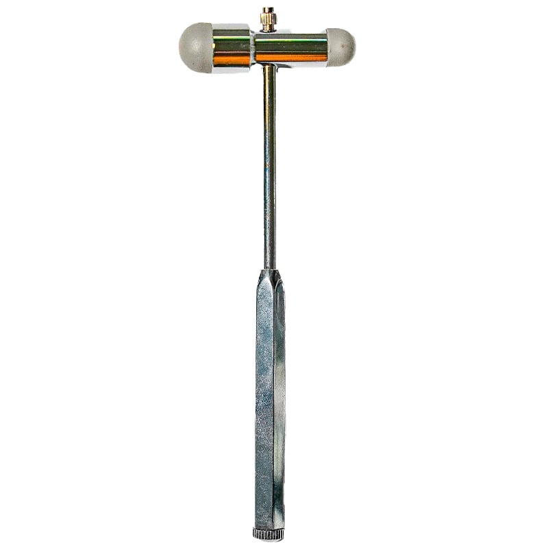 Martillo de reflejo buck gmd, estructura metálica plateada y diseño en forma de T. Con mango metálico alargado y cabezal horizontal con extremos de goma en color gris. En el extremo inferior del mango, pieza metálica con líneas en relieve, donde se integr. Haga clic para ampliar la imagen