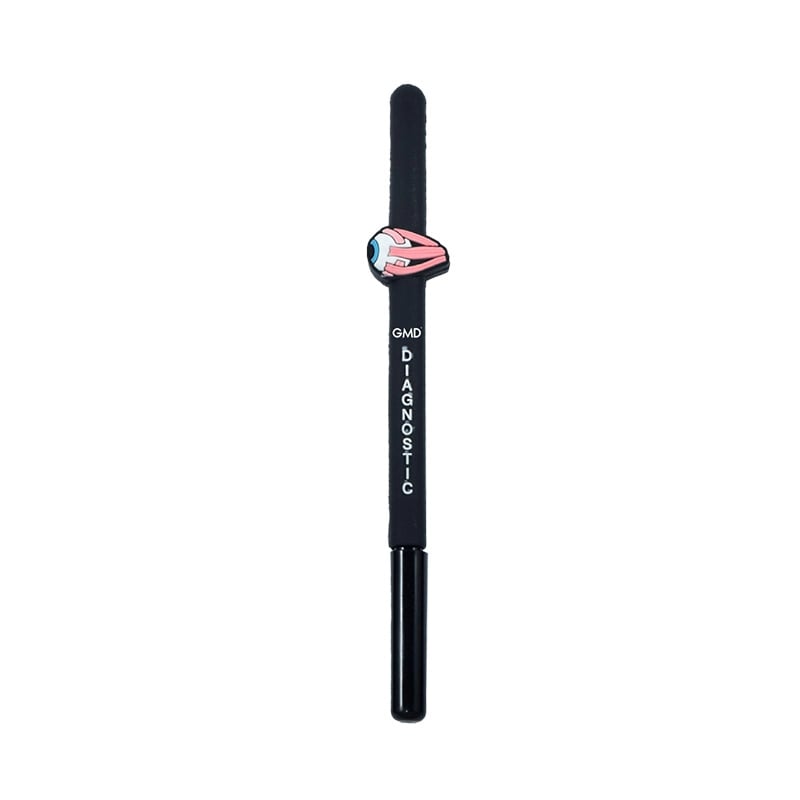 Lapicero gmd motivo ojo con punta en gel, de color negro con tapa; incluye forro central con letras blancas “Diagnostic” y figura de un ojo en blanco con detalles rosados y azules.. Haga clic para ampliar la imagen